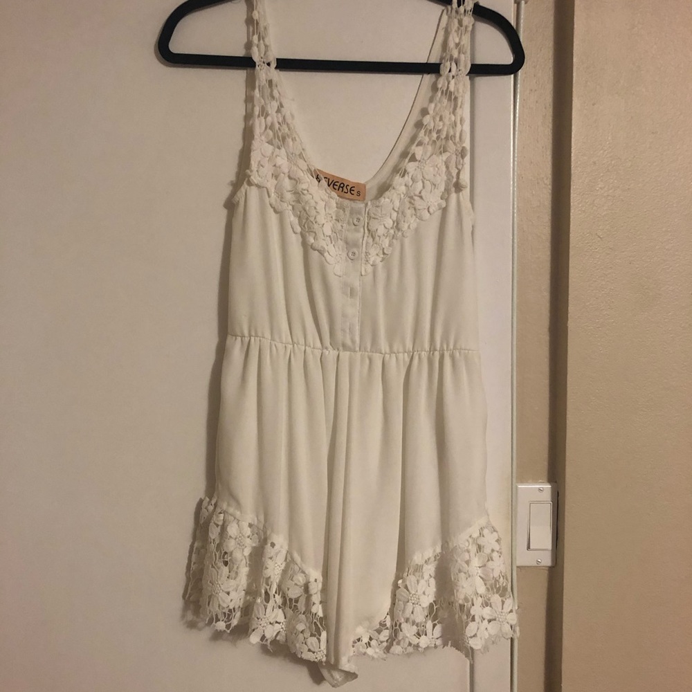 Ivory Romper - Picture 4 of 7